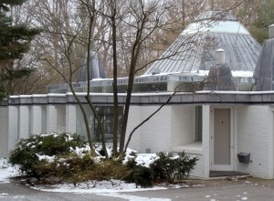 Side Entry: The entrance is simple and narrow; again the roofline predominates. Your eye is drawn to the repeated angle bays.